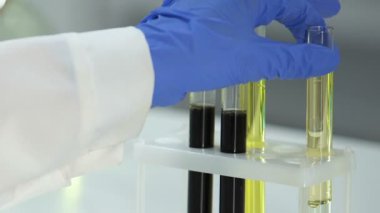 Laboratuvar rafine benzin, biyoyakıt kalite kontrol örneği'seyir uzman