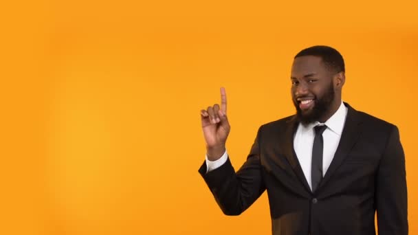 Fashionable black man in business suit making dancing movements, place for ad — Stock Video