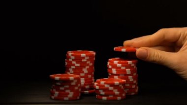 Rest bahis, bağımlılığı için izole üzerinde siyah, günaha el koyarak Poker fişleri