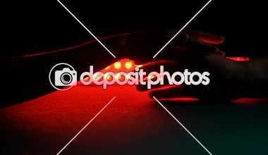 Adam el okşayarak, sonra zorla kadın, alarak seks endüstrisi kavramı