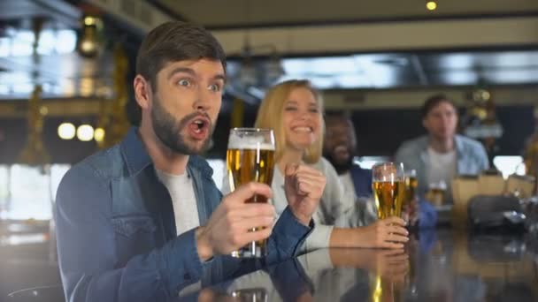 Friends enjoying sport program in bar, drinking for victory, beer traditions — Stock Video