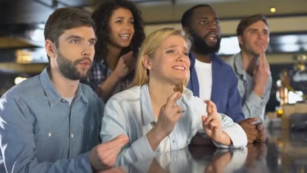 Concentrated young people crossing fingers for favorite team victory sport event — Stock Video