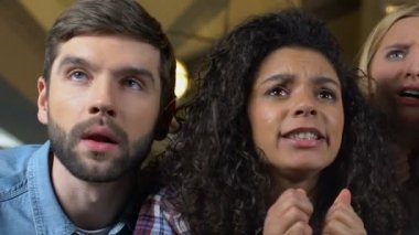 Multiracial öğrenciler en sevdiğim spor ekibi ceza ödün hayal kırıklığına