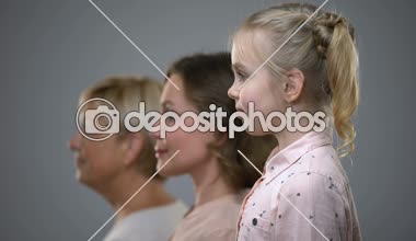 Küçük kız, Yetişkin kadın ve kıdemli Bayan yan görünümü, aile nesiller, gelecek