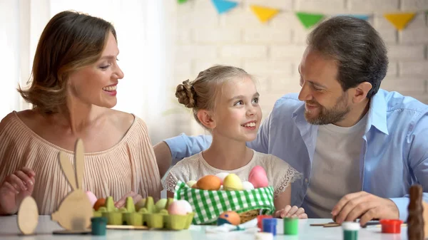 Happy Family Preparing Easter Celebration Eggs Paints Table Fun — Stock Photo, Image