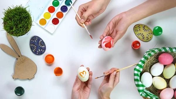 Mujeres Decorando Huevos Actividades Tradicionales Pascua Para Divertirse Felices Fiestas — Foto de Stock