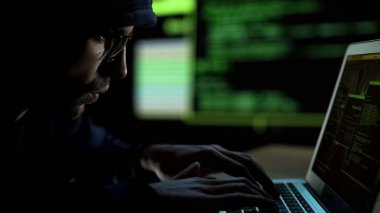 Online para kazanmak, sahte banka hesabı oluşturma, yazılım satan programcı