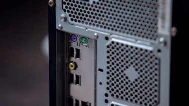 Çelik bilgisayar sistem blok giriş ve çıkışlarını closeup, pc teknolojisi ile