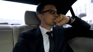 Hayal kırıklığına kişini Araba, iş, kârsız yatırım ile ilgili sorunlar