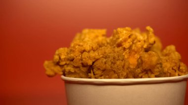 Gevrek Kızarmış tavuk kanatları, yeniden kullanılabilir kızartma ve doymuş yağlar, kanser riski