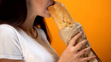 Taze pişmiş ekmek, lif ve gluten ekmek, sağlık ısırma aç kız