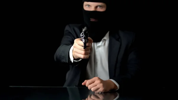 Kriminella Balaclava Sikte Pistol Kameran Terrorism Och Våld Mördare — Stockfoto
