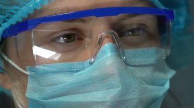 Tıbbi araştırmacı muayene antibiyotik örnek, etkili antiviral tedavi