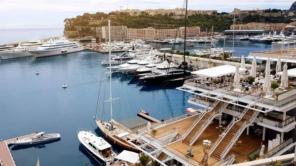 Pahalı Yatlar Port Akdeniz Resort Turistlere Deniz Seferleri Sunmaktadır — Stok fotoğraf