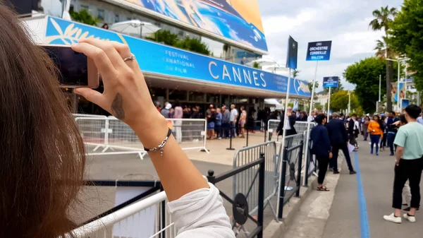 Woman Taking Picture Her Favorite Producer International Cinema Festival — Stock Photo, Image