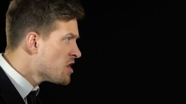 Genç çift ilişkileri siyah, güvensizlik ve kriz izole tartışıyor