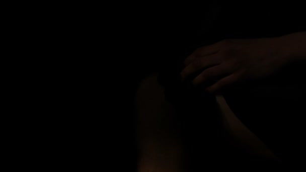 Сексуальная леди в чулках соблазняющая клиентка, романтическая атмосфера, секс на одну ночь — стоковое видео