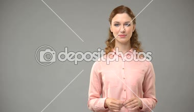 Güle güle, işaret dilinde kelime gösteriyor asl öğretmen imzalama sağır kadın eğitimi