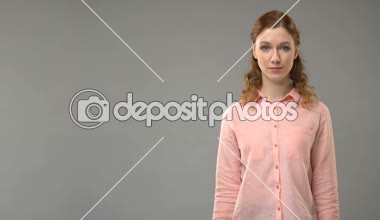 Sen asl, arka plan üzerinde metin, iletişim sağır için yardımcı olabilir soran erkek