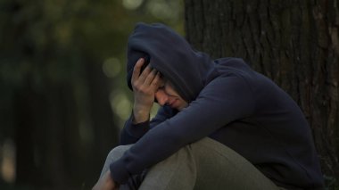 Uyuşturucu bağımlısı adam duygu hasta sonra aşırı dozda uyuşturucu, depresyon ve anksiyete