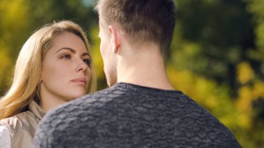 Kadın arayan adam üzüntüsü, sağlık, çocuk düşürme ile ilgili sorunlar
