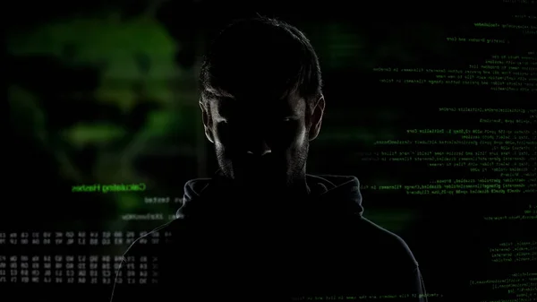 Joven Hombre Incógnito Hacker Internet Con Números Código Amenaza Cibercrimen — Foto de Stock