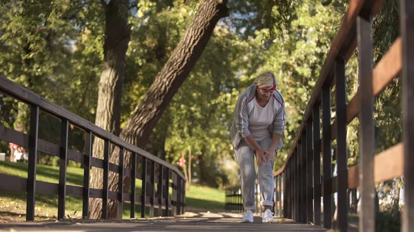 Middle Aged Woman Suddenly Feeling Cramp Her Leg While Running — Stock Photo, Image