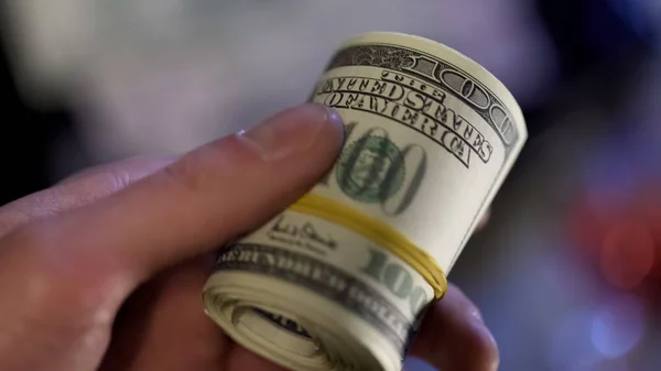 Man Met Dollar Bills Roll Corruptie Betaling Zwart Geld Financiële — Stockfoto