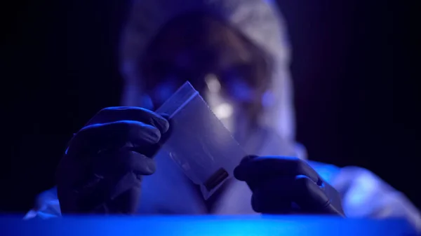 Criminal Specialist Inspecting Crime Scene Examining Bullet Evidence Pack — Stock Photo, Image