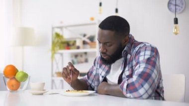 Afro-Amerikan adam tatsız Öğle Yemeği, psikolojik sorunları, depresyon reddediyorum
