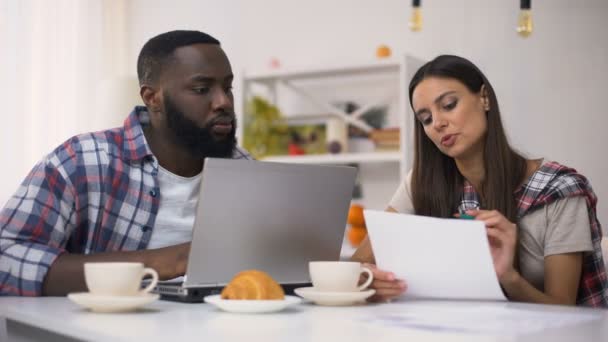 Multiracial freelancers working on project in co-working place, management — Stock Video