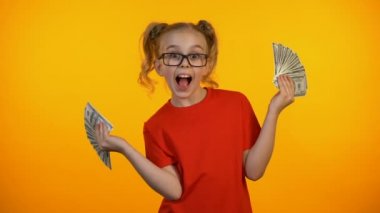 Dolar nakit, Wunderkind kazanan Grant, gelir demet gösteren sevimli mutlu kız
