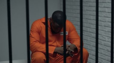 Ceza Afrika-Amerikan mahkum ziyaretçileri bekliyor, yaşam cezası hizmet