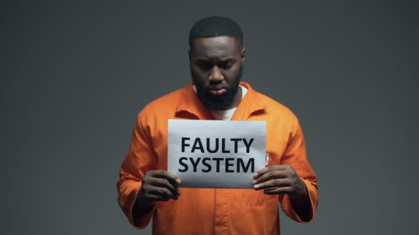 African-american male prisoner holding Faulty system sign in cell, human rights — Stock Video