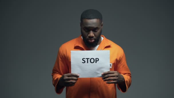 Prigioniero afro-americano con stop, discriminazione razziale, persecuzione — Video Stock