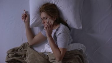 Sinirli kadın erkek arkadaşı için planlanmamış gebelik hakkında söylüyorum, kontrasepsiyon