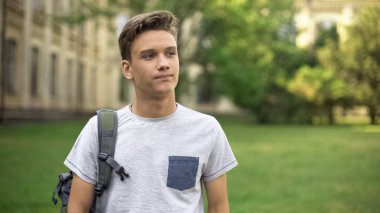 Üzgün öğrenci güvensizlik hissi, eğitim ile ilgili sorunlar, başarısız sınav