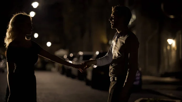Пара Закоханих Танцює Порожній Нічній Вулиці Знайомства Кохання Спокушання — стокове фото