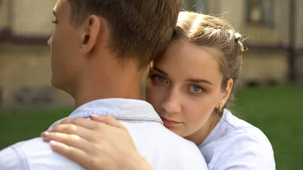 Sad Teen Girlfriend Hugging Boyfriend Looks Camera Relation Difficulties — Stock Photo, Image