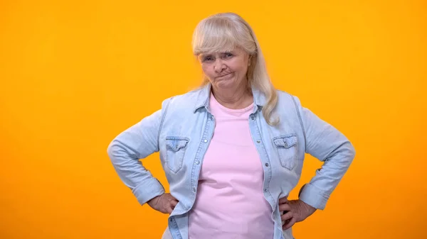 Dissatisfied Elderly Woman Putting Hands Hips Looking Camera Poor Service — Stock Photo, Image