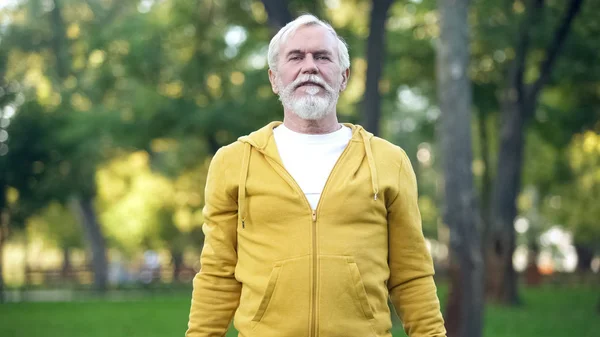 Athletic Mature Man Doing Morning Exercises Park Healthy Lifestyle Aging — Stock Photo, Image