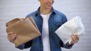 Kız yerine plastik paket trendy ecobag seçimi, polietilen ile kirlilik