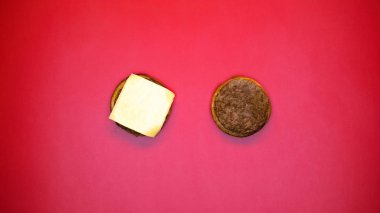 Peynir dilimi ile lezzetli topun, cheeseburger malzemeler, pişirme ipuçları, restoran