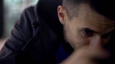 Hırsız kapı kilit toplayıcı ile açılış düz, ev güvenlik sistemi, closeup soyma