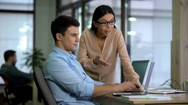 Twee Collega Die Laptop Werken Teamsamenwerking Het Web Development Project — Stockfoto