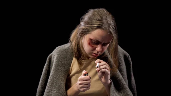 Triste Éclairage Féminin Blessé Cigarette Trafic Êtres Humains Dépendance Nicotine — Photo