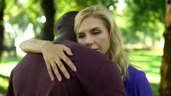 Sad Woman Embraces Black Boyfriend Worried Because Family Disapproval — Stock Photo, Image