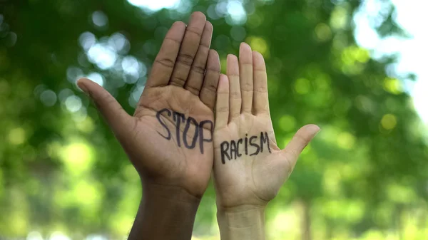 Pessoas Inter Raciais Mãos Com Parar Frase Racismo Luta Contra — Fotografia de Stock