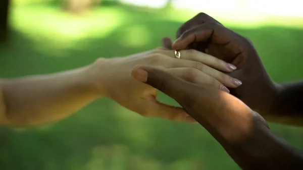 Multiracial Marriage Male Hand Puts Golden Ring Brides Finger Wedding — Stock Photo, Image