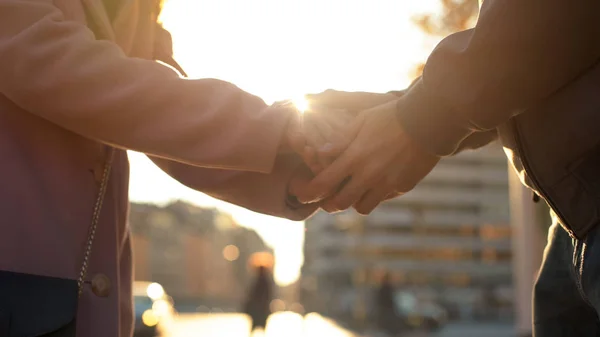 Woman Man Holding Hands Love Relationship Romantic Date Big City — Stock Photo, Image